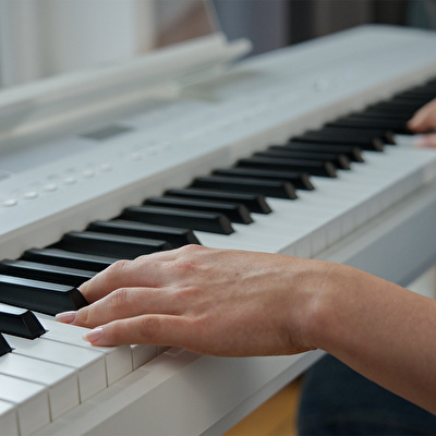 KAWAI ES520W SET Beyaz Taşınabilir Dijital Piyano (Stand Dahil)